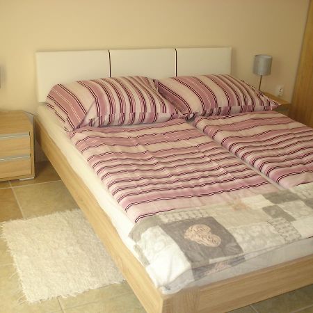 Eszter Apartman Eger Exterior foto