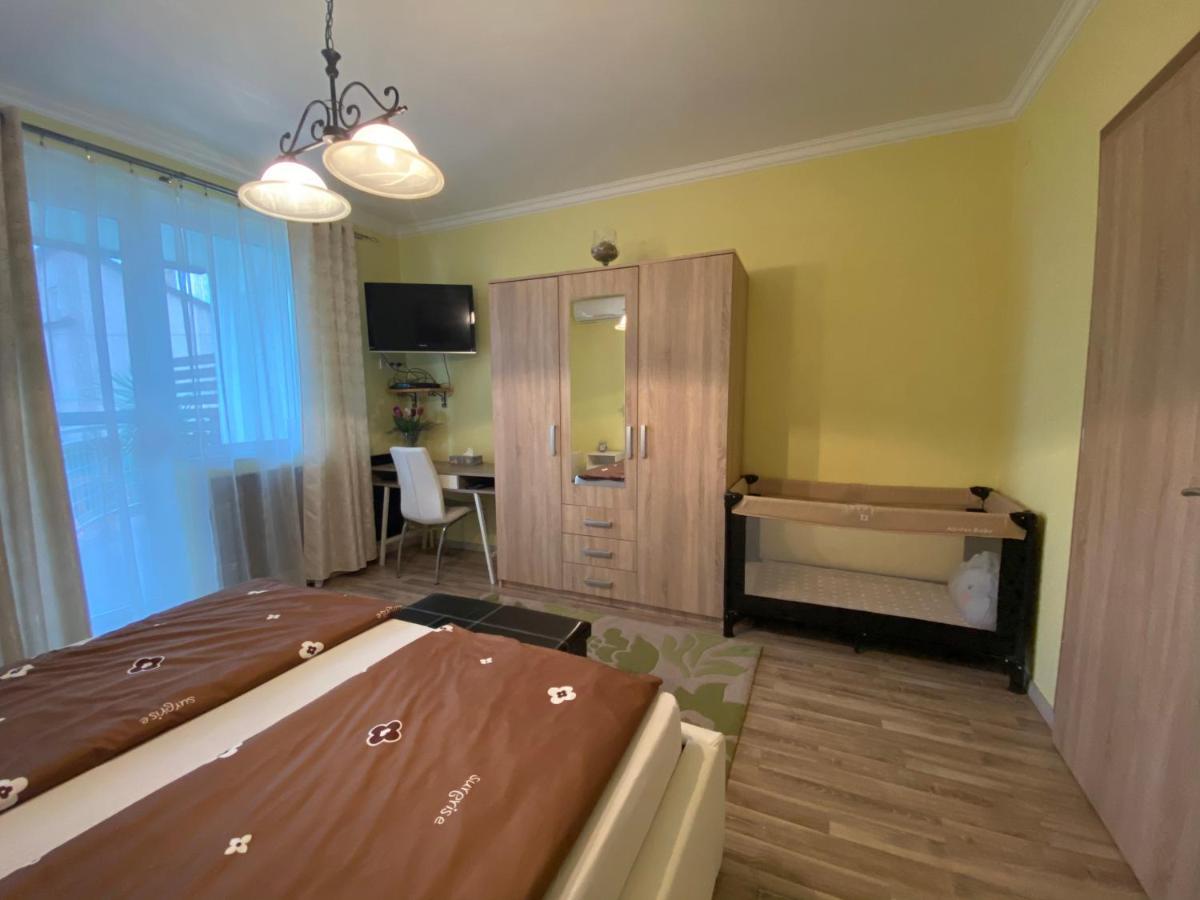 Eszter Apartman Eger Exterior foto