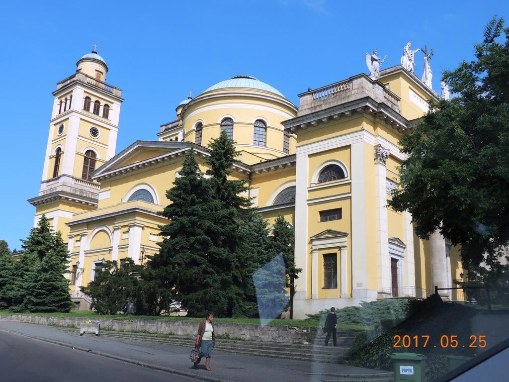 Eszter Apartman Eger Exterior foto