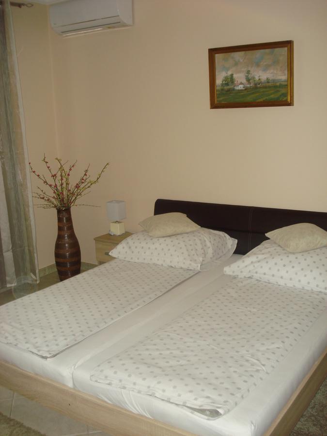 Eszter Apartman Eger Exterior foto